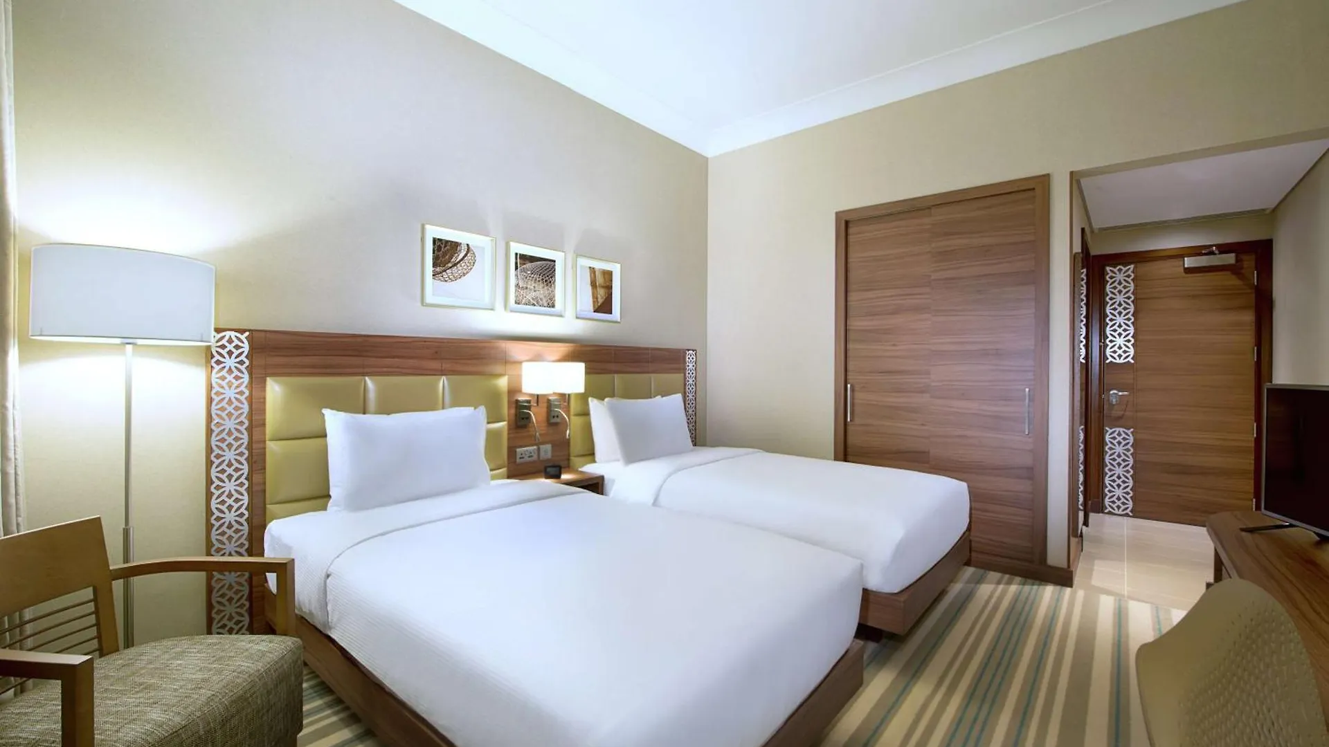 Hilton Garden Inn Dubai Al Mina - Jumeirah 4*,